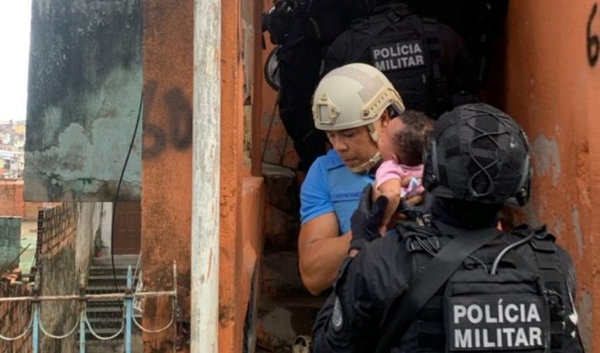 BOPE liberta família feita refém por criminosos no bairro do Curuzu