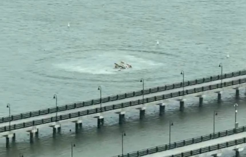 Helicóptero cai no rio Hudson, em Nova York; uma morte é confirmada